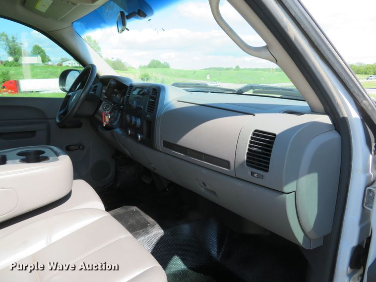 image for item DI2183 2011 Chevrolet Silverado 2500HD  utility bed pickup truck