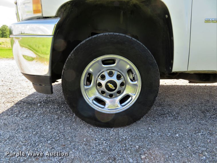 image for item DI2183 2011 Chevrolet Silverado 2500HD  utility bed pickup truck