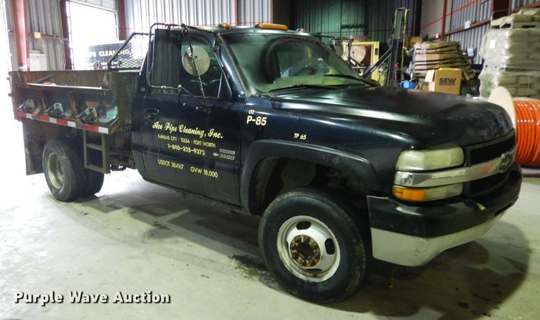 image for item DI5250 2002 Chevrolet Silverado 3500  flatbed pickup truck