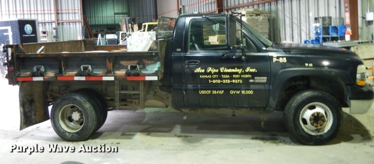 image for item DI5250 2002 Chevrolet Silverado 3500  flatbed pickup truck