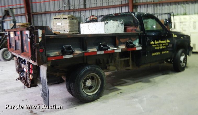 image for item DI5250 2002 Chevrolet Silverado 3500  flatbed pickup truck