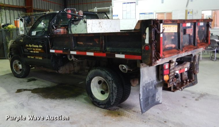 image for item DI5250 2002 Chevrolet Silverado 3500  flatbed pickup truck