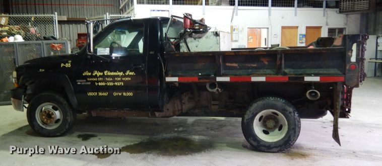 image for item DI5250 2002 Chevrolet Silverado 3500  flatbed pickup truck