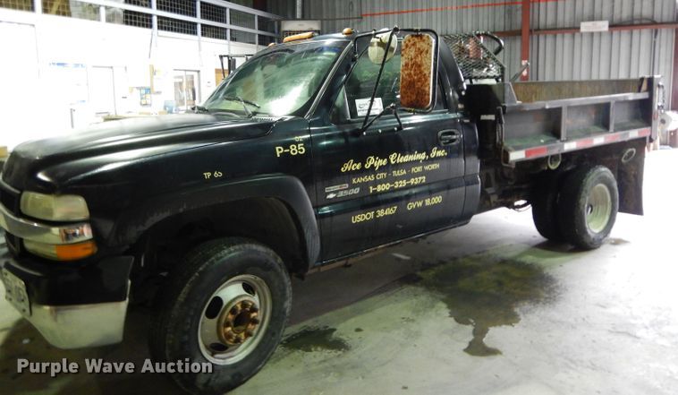 image for item DI5250 2002 Chevrolet Silverado 3500  flatbed pickup truck