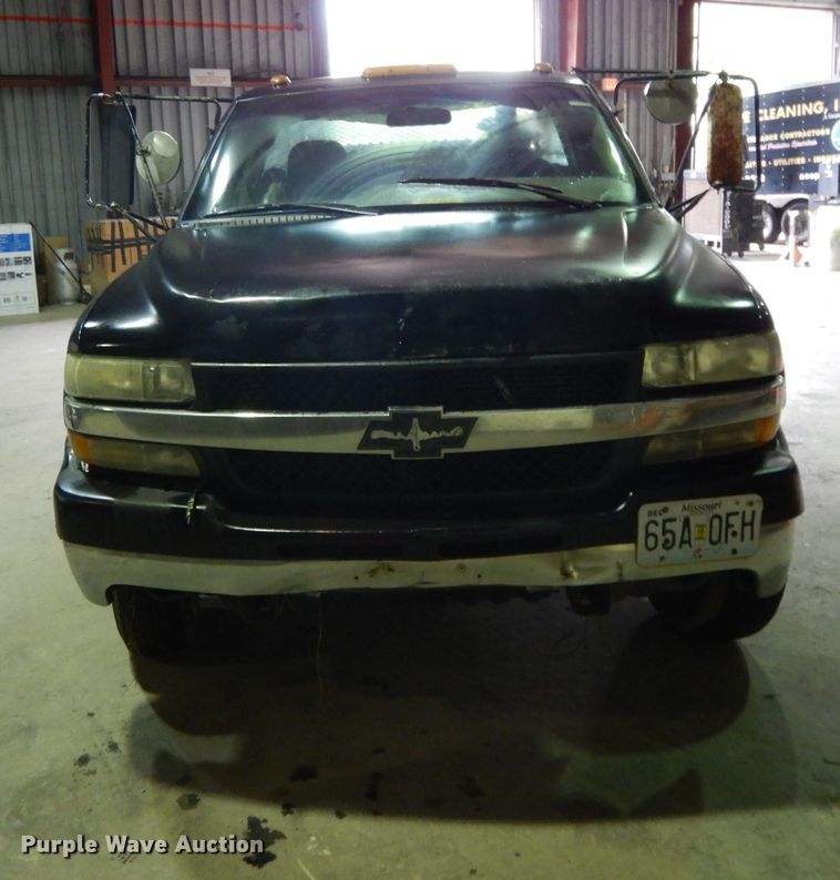 image for item DI5250 2002 Chevrolet Silverado 3500  flatbed pickup truck