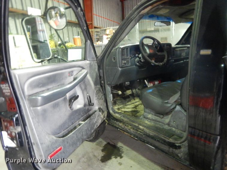 image for item DI5250 2002 Chevrolet Silverado 3500  flatbed pickup truck