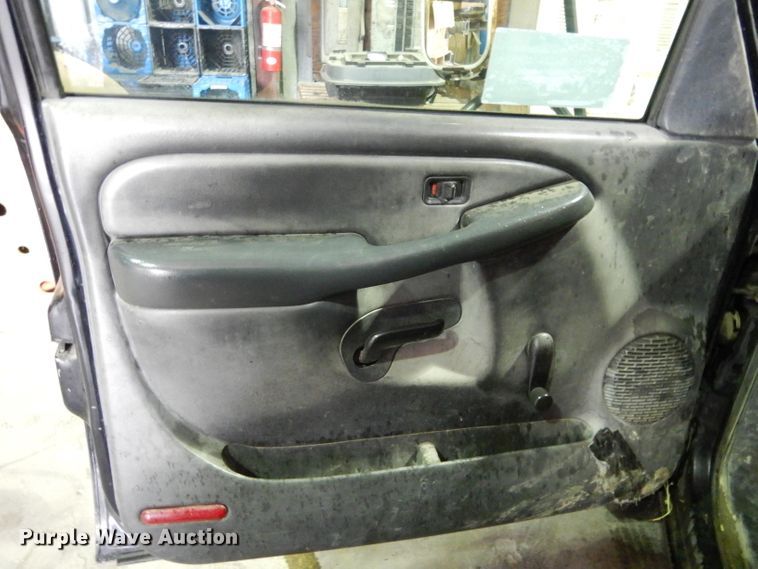 image for item DI5250 2002 Chevrolet Silverado 3500  flatbed pickup truck