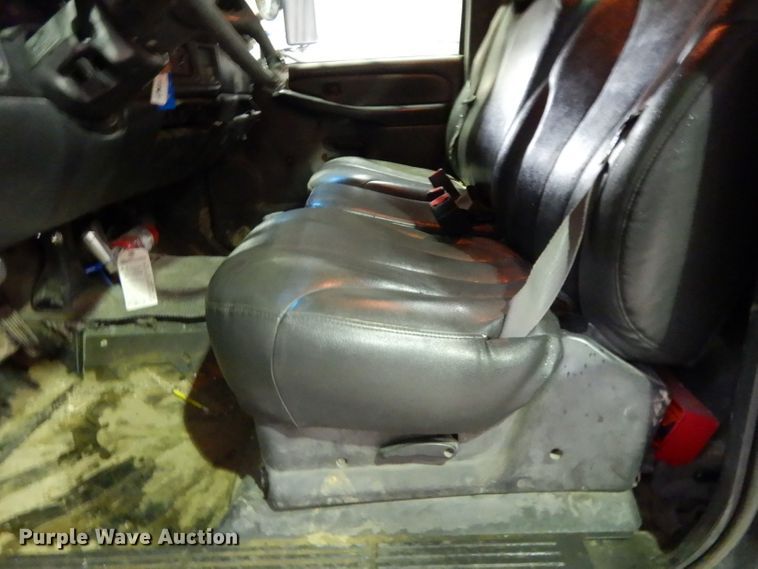 image for item DI5250 2002 Chevrolet Silverado 3500  flatbed pickup truck