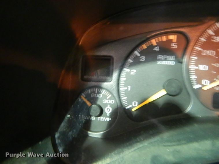 image for item DI5250 2002 Chevrolet Silverado 3500  flatbed pickup truck