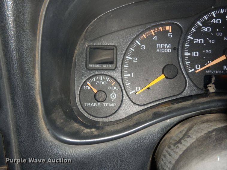 image for item DI5250 2002 Chevrolet Silverado 3500  flatbed pickup truck