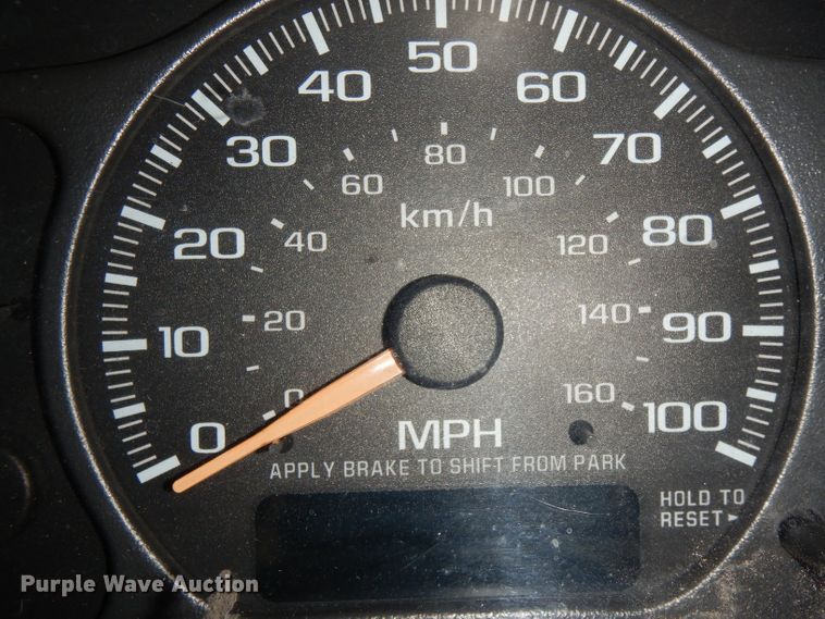 image for item DI5250 2002 Chevrolet Silverado 3500  flatbed pickup truck