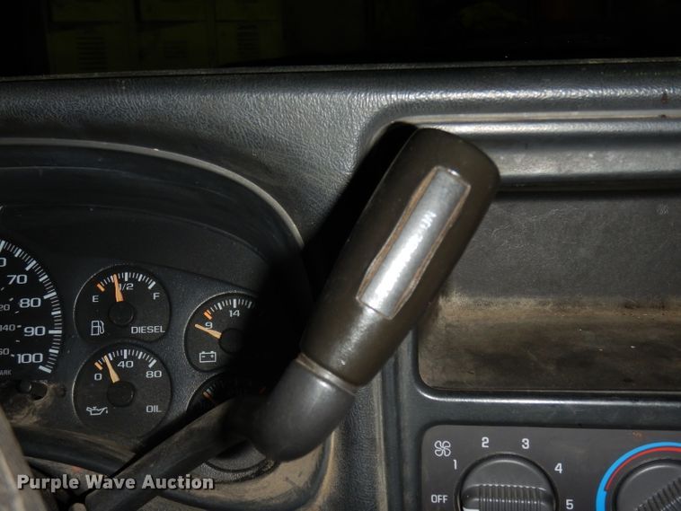 image for item DI5250 2002 Chevrolet Silverado 3500  flatbed pickup truck