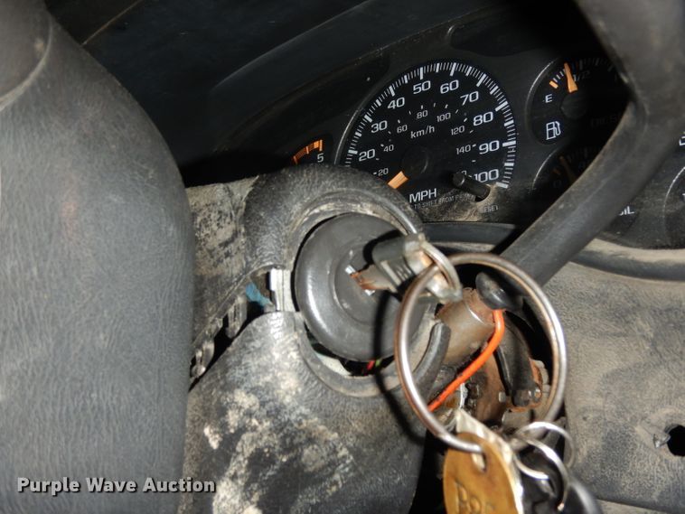 image for item DI5250 2002 Chevrolet Silverado 3500  flatbed pickup truck