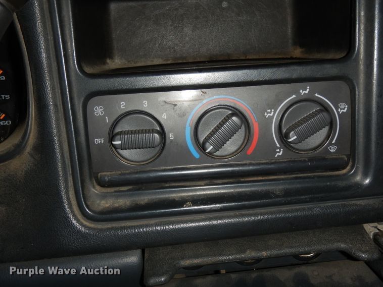 image for item DI5250 2002 Chevrolet Silverado 3500  flatbed pickup truck