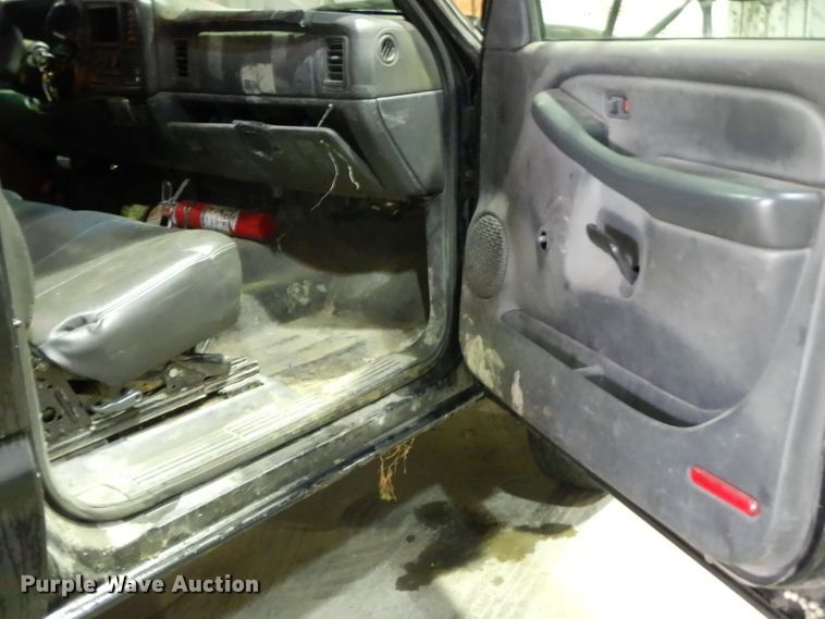 image for item DI5250 2002 Chevrolet Silverado 3500  flatbed pickup truck