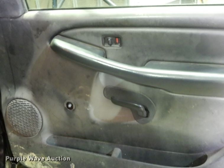 image for item DI5250 2002 Chevrolet Silverado 3500  flatbed pickup truck