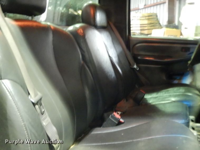 image for item DI5250 2002 Chevrolet Silverado 3500  flatbed pickup truck