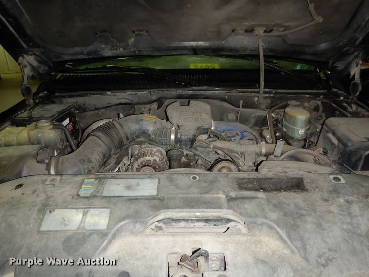 image for item DI5250 2002 Chevrolet Silverado 3500  flatbed pickup truck