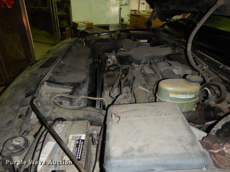 image for item DI5250 2002 Chevrolet Silverado 3500  flatbed pickup truck