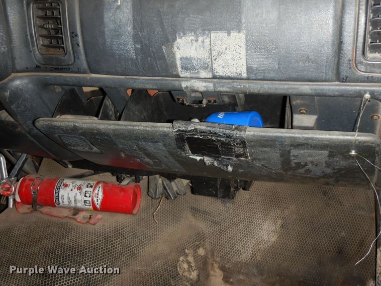 image for item DI5250 2002 Chevrolet Silverado 3500  flatbed pickup truck