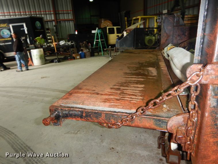 image for item DI5250 2002 Chevrolet Silverado 3500  flatbed pickup truck