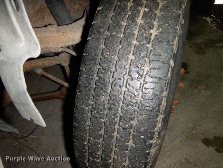 image for item DI5250 2002 Chevrolet Silverado 3500  flatbed pickup truck