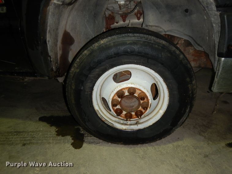 image for item DI5250 2002 Chevrolet Silverado 3500  flatbed pickup truck