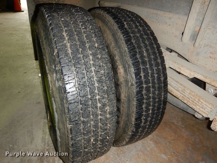 image for item DI5250 2002 Chevrolet Silverado 3500  flatbed pickup truck