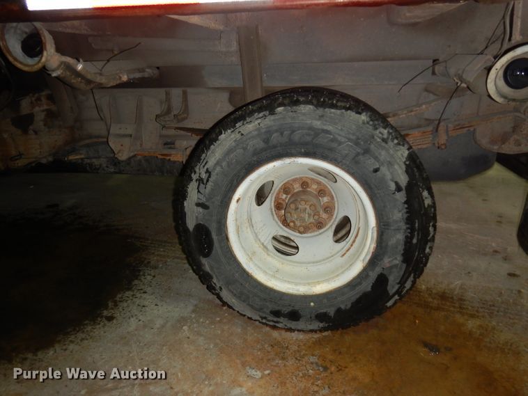 image for item DI5250 2002 Chevrolet Silverado 3500  flatbed pickup truck