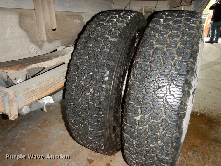 image for item DI5250 2002 Chevrolet Silverado 3500  flatbed pickup truck