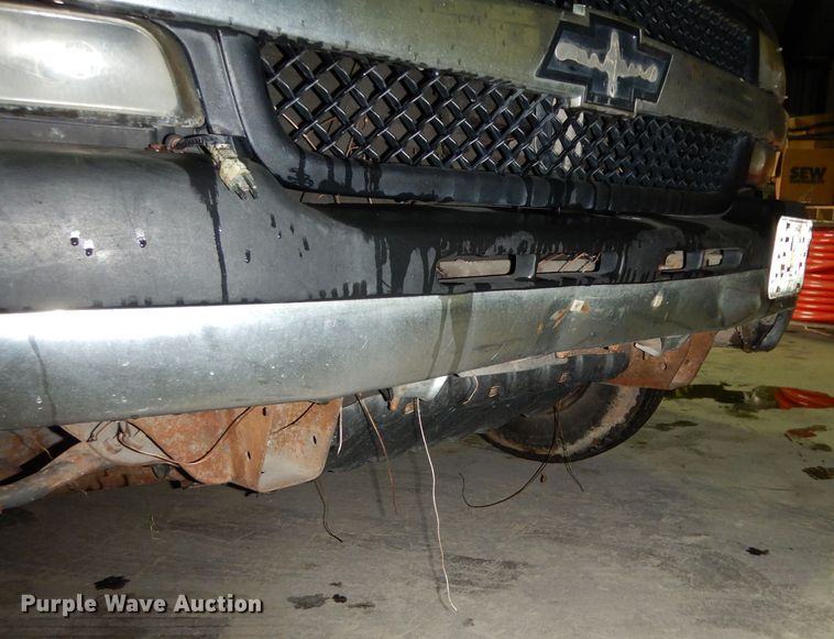 image for item DI5250 2002 Chevrolet Silverado 3500  flatbed pickup truck