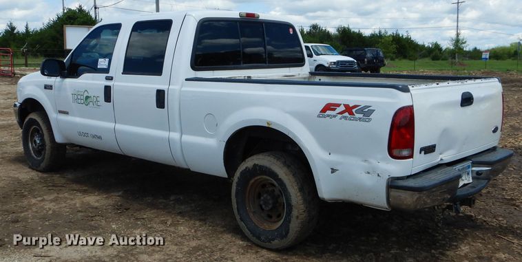 image for item DJ3461 2004 Ford F250 Super Duty  Crew Cab pickup truck