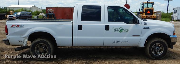 image for item DJ3461 2004 Ford F250 Super Duty  Crew Cab pickup truck
