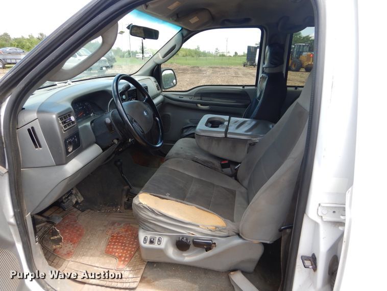 image for item DJ3461 2004 Ford F250 Super Duty  Crew Cab pickup truck