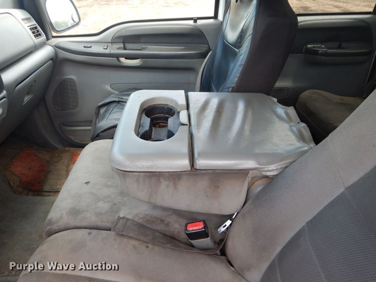 image for item DJ3461 2004 Ford F250 Super Duty  Crew Cab pickup truck