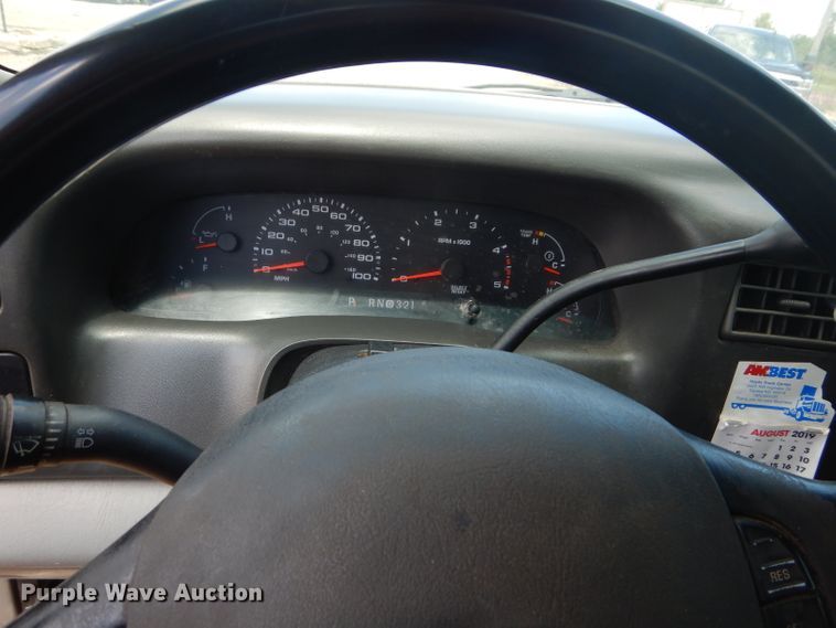 image for item DJ3461 2004 Ford F250 Super Duty  Crew Cab pickup truck