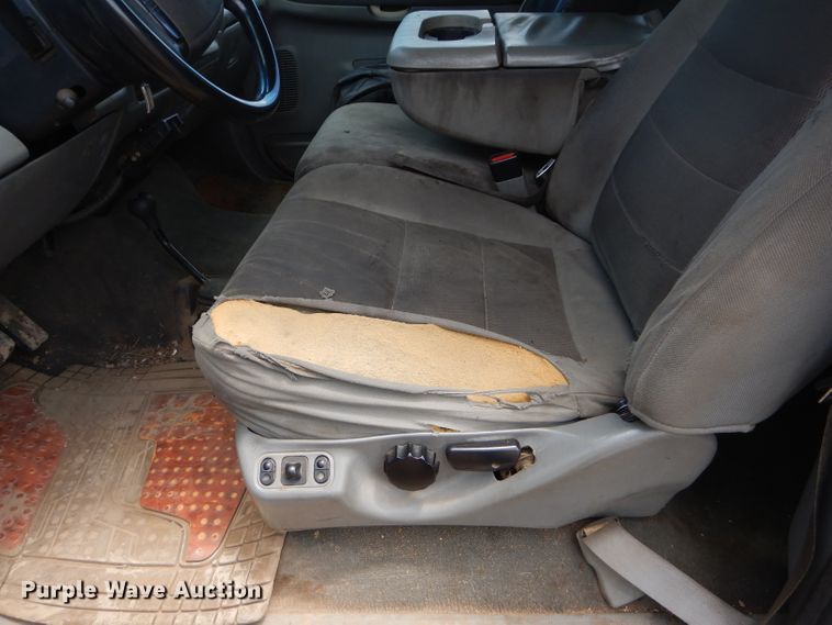 image for item DJ3461 2004 Ford F250 Super Duty  Crew Cab pickup truck