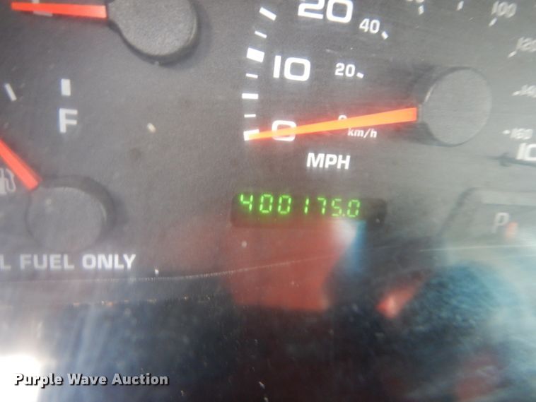 image for item DJ3461 2004 Ford F250 Super Duty  Crew Cab pickup truck