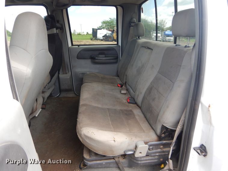 image for item DJ3461 2004 Ford F250 Super Duty  Crew Cab pickup truck