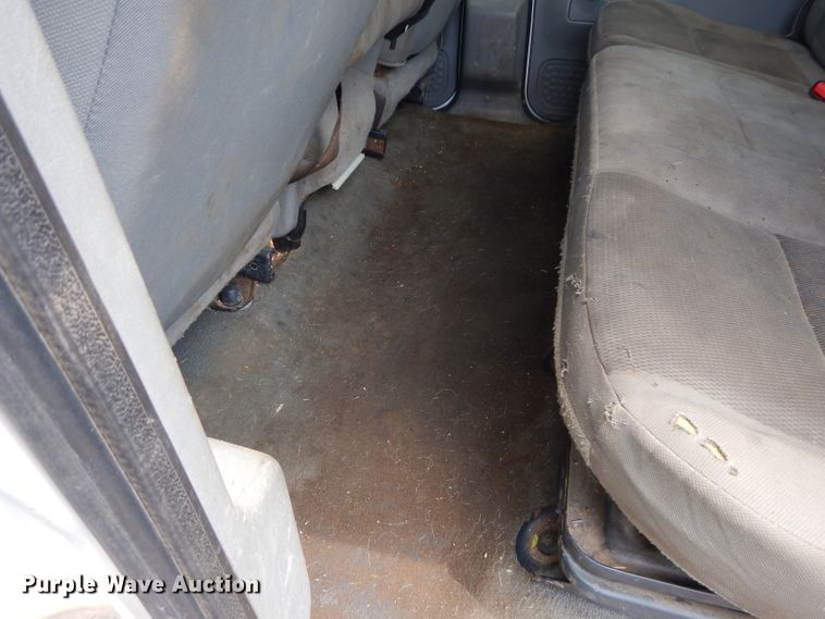 image for item DJ3461 2004 Ford F250 Super Duty  Crew Cab pickup truck