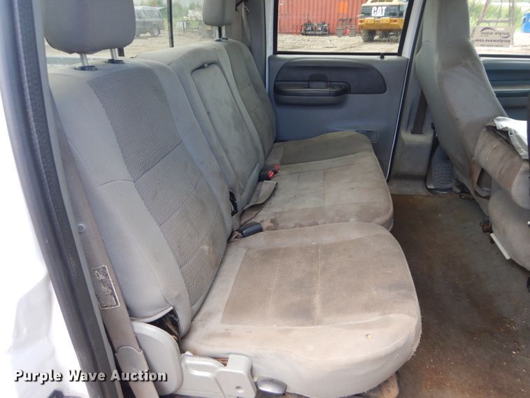 image for item DJ3461 2004 Ford F250 Super Duty  Crew Cab pickup truck