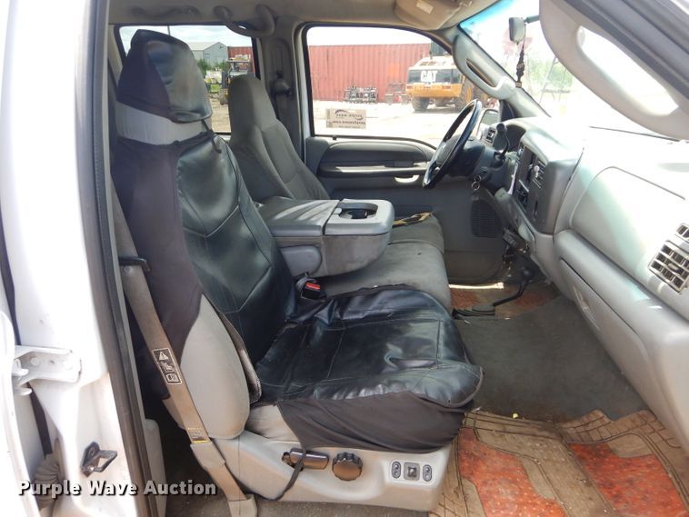 image for item DJ3461 2004 Ford F250 Super Duty  Crew Cab pickup truck