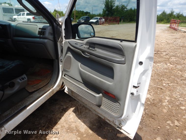 image for item DJ3461 2004 Ford F250 Super Duty  Crew Cab pickup truck