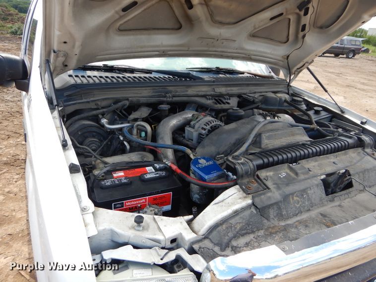 image for item DJ3461 2004 Ford F250 Super Duty  Crew Cab pickup truck