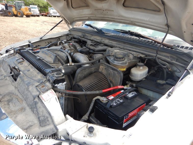 image for item DJ3461 2004 Ford F250 Super Duty  Crew Cab pickup truck