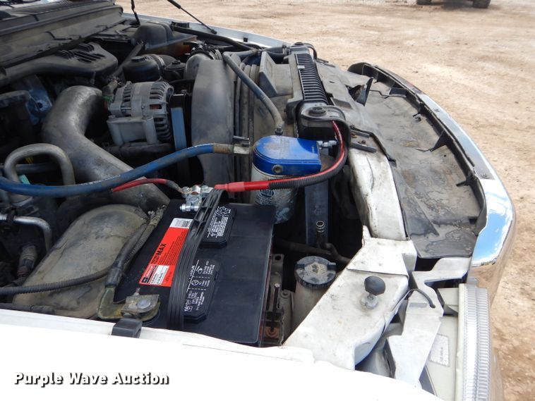 image for item DJ3461 2004 Ford F250 Super Duty  Crew Cab pickup truck