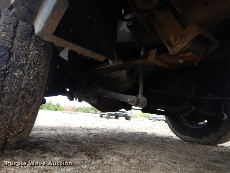 image for item DJ3461 2004 Ford F250 Super Duty  Crew Cab pickup truck