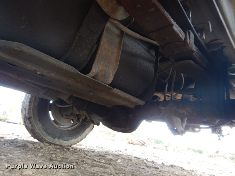 image for item DJ3461 2004 Ford F250 Super Duty  Crew Cab pickup truck