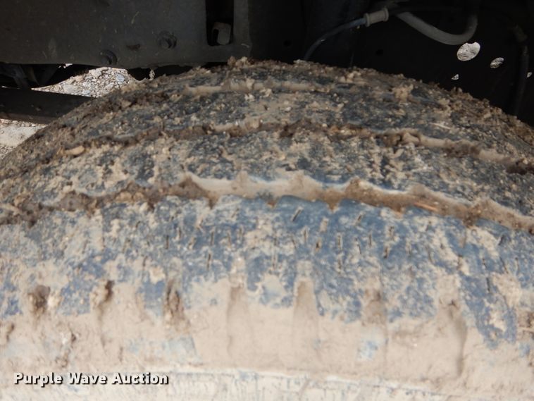 image for item DJ3461 2004 Ford F250 Super Duty  Crew Cab pickup truck