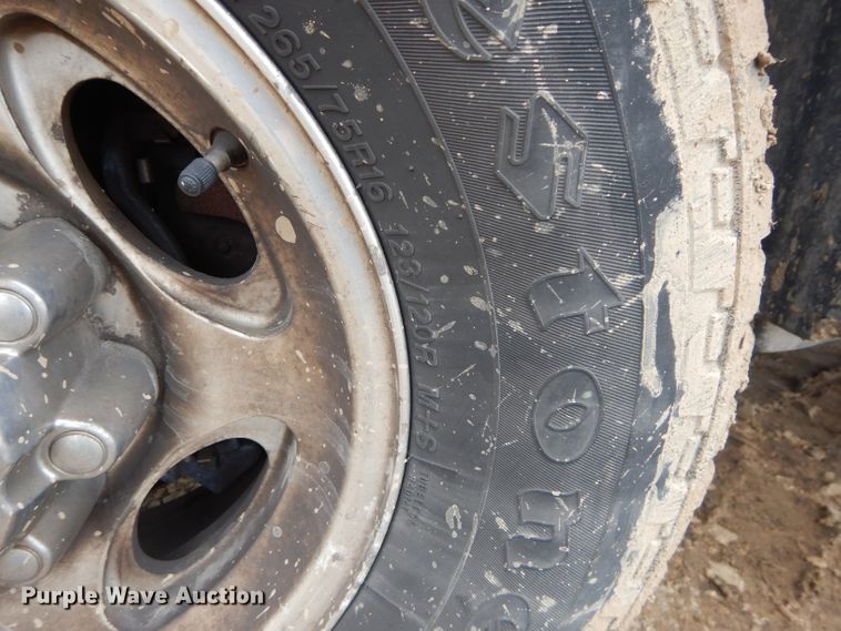 image for item DJ3461 2004 Ford F250 Super Duty  Crew Cab pickup truck